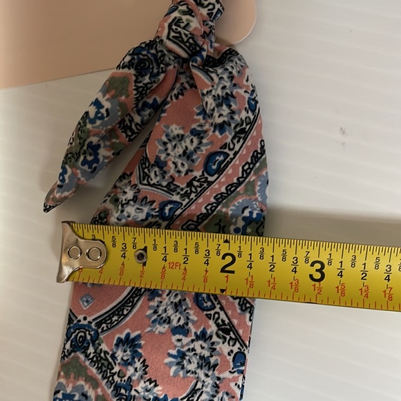 Max Studio Eyeglass Chain - Picture 5 of 5